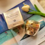 کرم ابرسان و مرطوب کننده جوانساز و ترمیم کننده حلزون فارم استی FarmStay Snail Revitalizing Moisture Cream