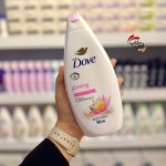 شامپو بدن داو مدل Glowing حجم ۵۰۰ میلی‌لیتر با عصاره برنج و گل لوتوس