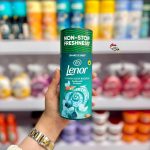 خوشبو کننده لباس لنور با رایحه چوب صندل و اکالیپتوس Lenor Sandalwood & Eucalyptus وزن 155 گرم